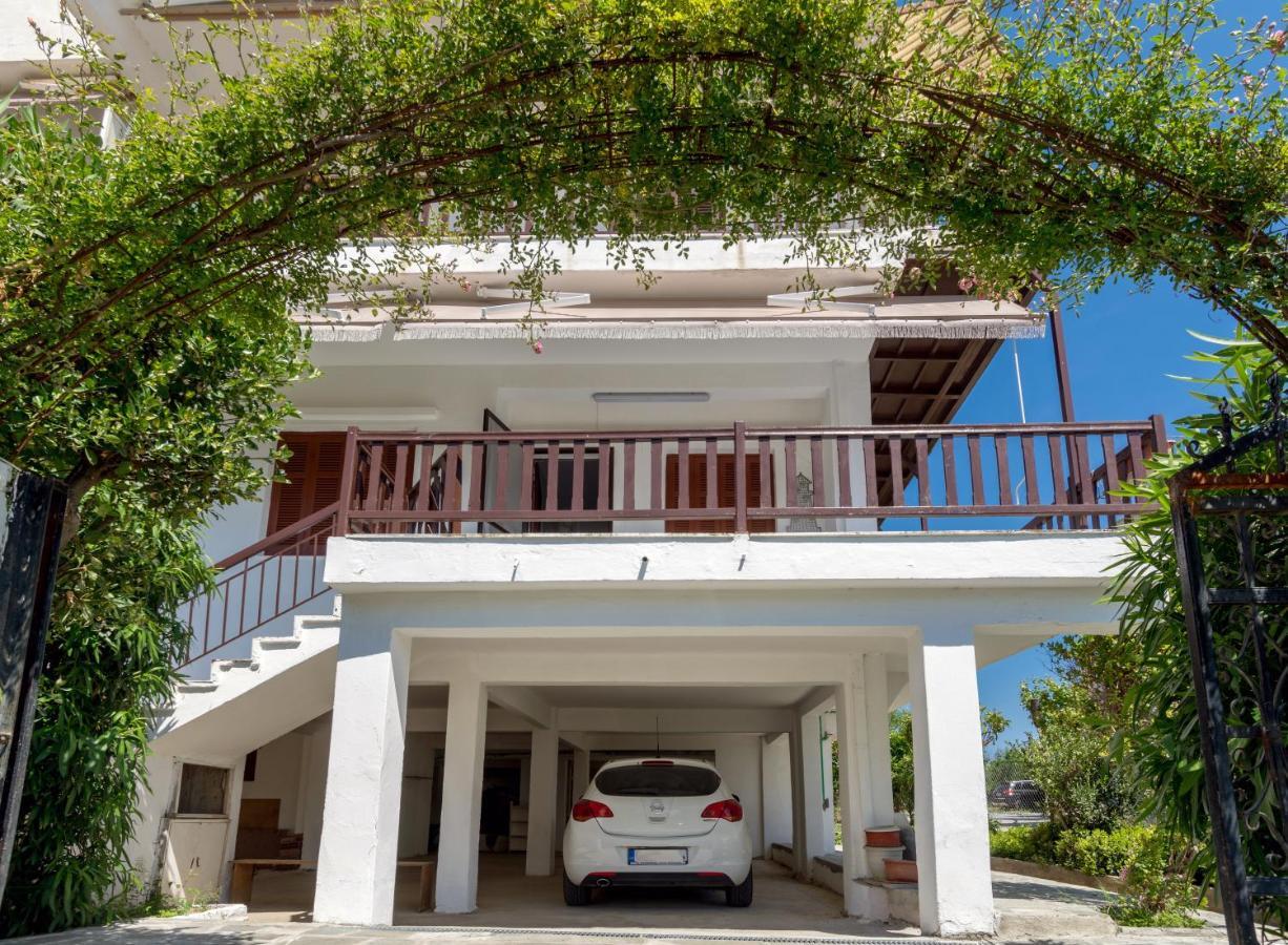 Chalkidiki Beachfront Apartment Неа-Іраклія Екстер'єр фото